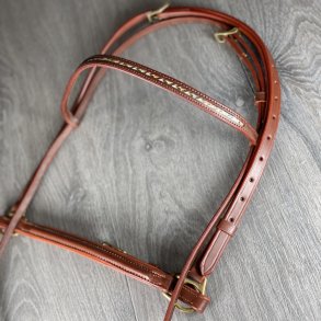 Rdbrun trense med flet