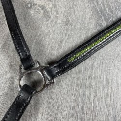 Nserem med en rkke sm sten