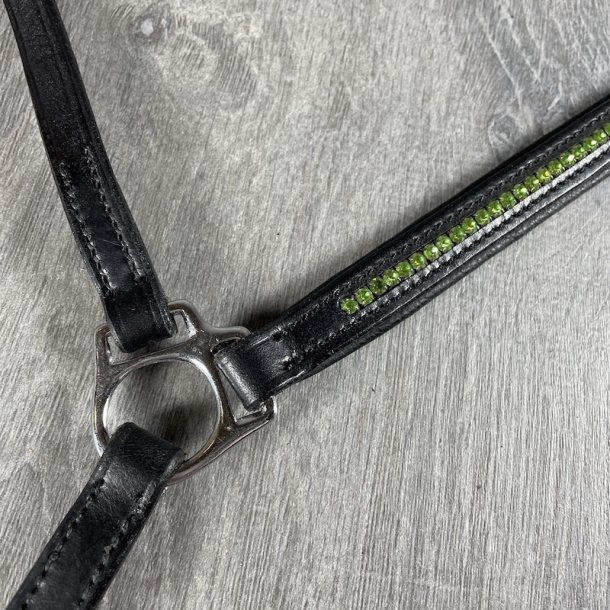 Nserem med en rkke sm sten