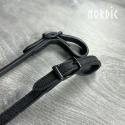 Nakkestykke med sort glitter