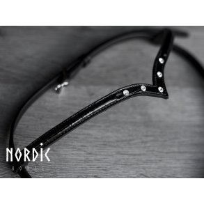 Nakkestykke 17 med sten og lak