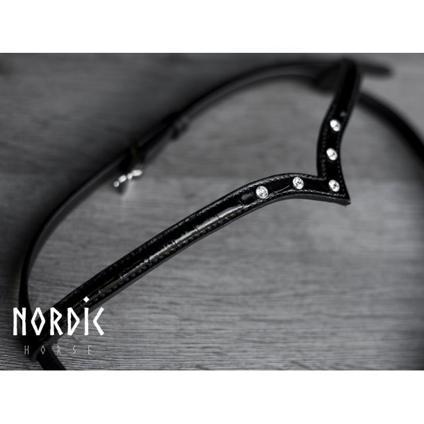 Nakkestykke 17 med sten og lak