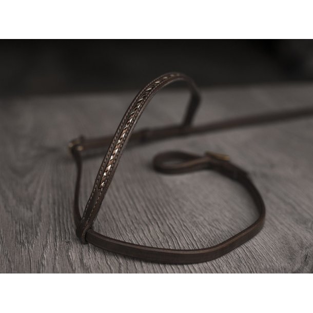 Nakkestykke med shiny flet