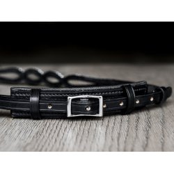 Nakkerem med udskringer og gyldne sten