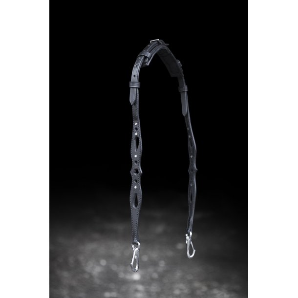 Nakkestykke med udskringer og sten p siderne