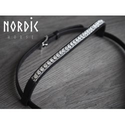 Nakkestykke med sten i rosetter