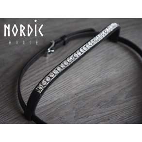 Nakkestykke med sten i rosetter