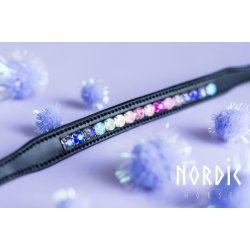 Nakkestykke med rkke af rainbow sten p begge sider