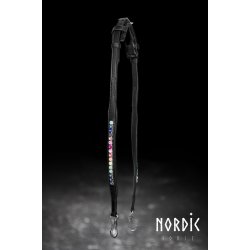 Nakkestykke med rkke af rainbow sten p begge sider