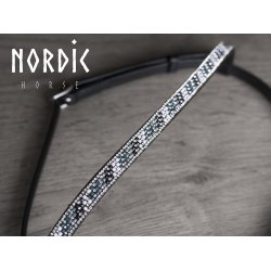 Nakkestykke med flere farver sten