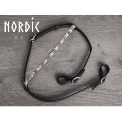 Nakkestykke med flere farver sten