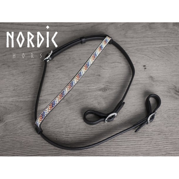 Nakkestykke med flere farver sten