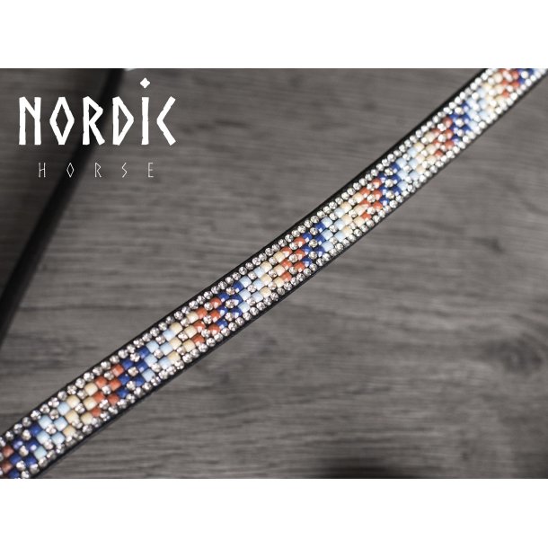 Nakkestykke med flere farver sten