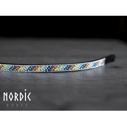 Pandebnd med flere farver sten