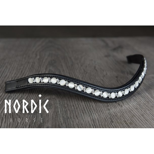 Pandebnd mlkefarvede sten