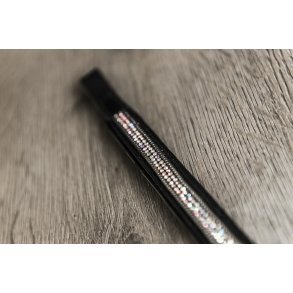 Pandebnd med sm sten og metalstribe