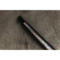 Pandebnd med sm sten og metalstribe