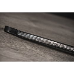 Pandebnd med sm sten og metalstribe