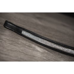 Pandebnd med sm sten og metalstribe